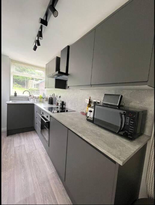 Modern 3 Bedroom Home, Close To City Centre And Peak District Heeley エクステリア 写真